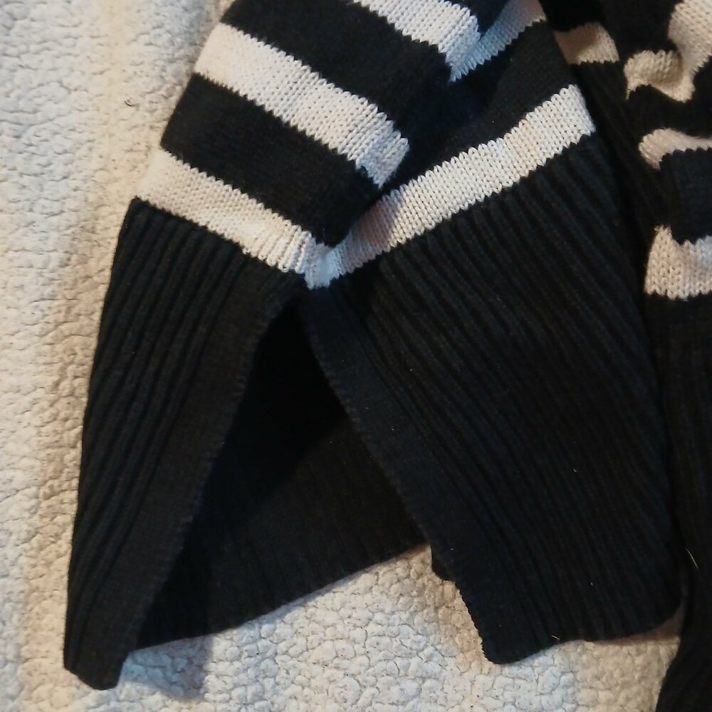 GAP Women's  Boxy Black and White Striped Sweater  SZ S - Picture 8 of 10